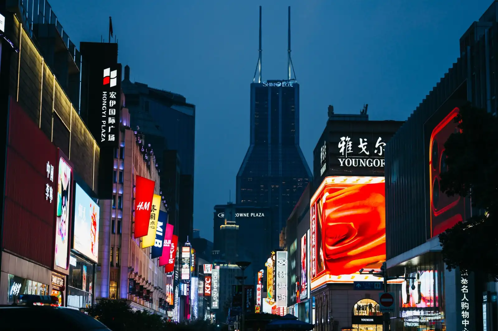 上海高端门店广告字选材指南:水晶字与钛金字工艺对比正文配图 1